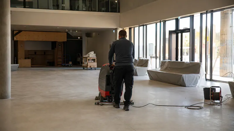 Photo d'illustration du guide « Nettoyage de fin de chantier en ERP : normes et spécificités »